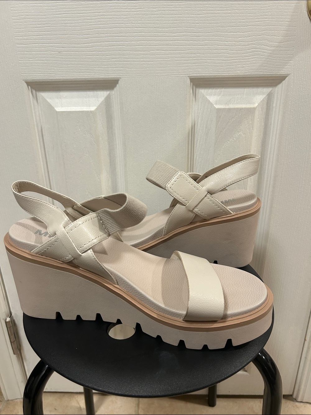 Platform Sandals Size 12 - Picture 5 of 7